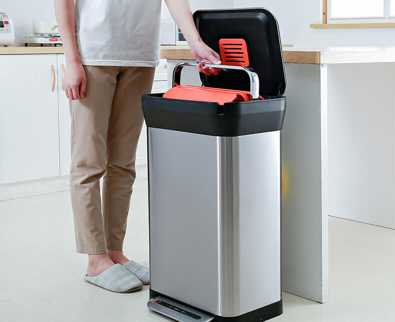 Compressed trash bin 40L