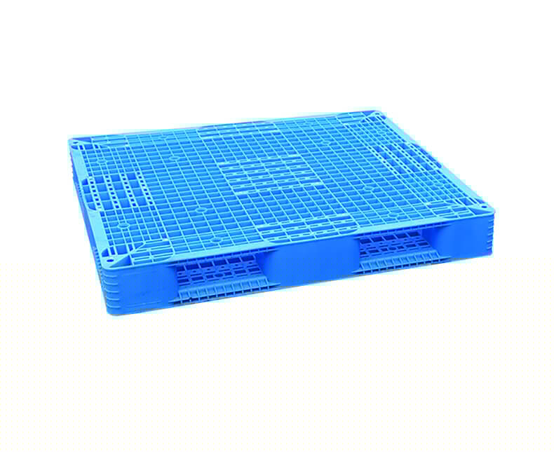 Large stackable reversible plastic pallet