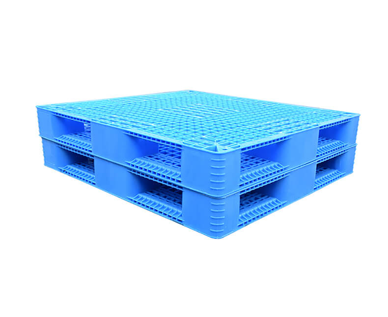 Large stackable reversible plastic pallet