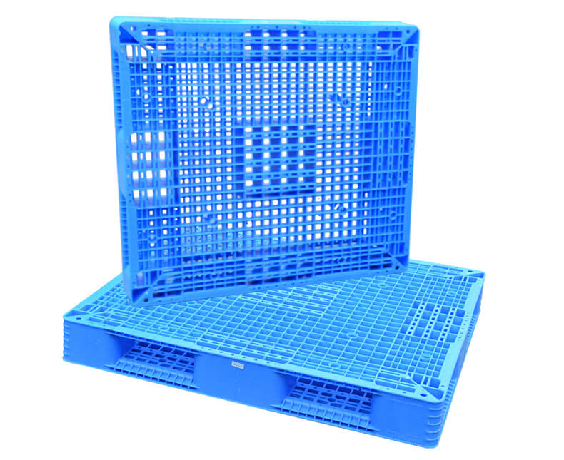 Large stackable reversible plastic pallet